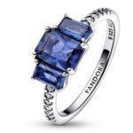 Кольцо со сверкающим синим кристаллом