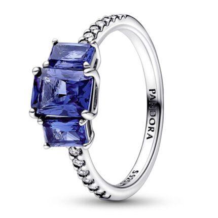 Кольцо со сверкающим синим кристаллом